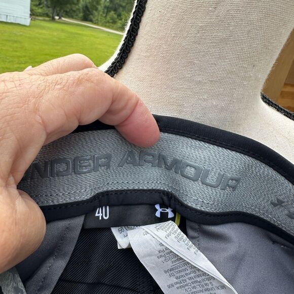 Under Armour Men's Black Shorts - Picture 2 of 4